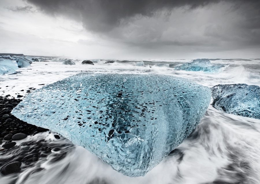 Eisblock in der Brandung