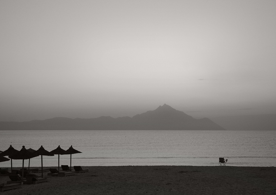 Kust med utsikt över Mount Atos