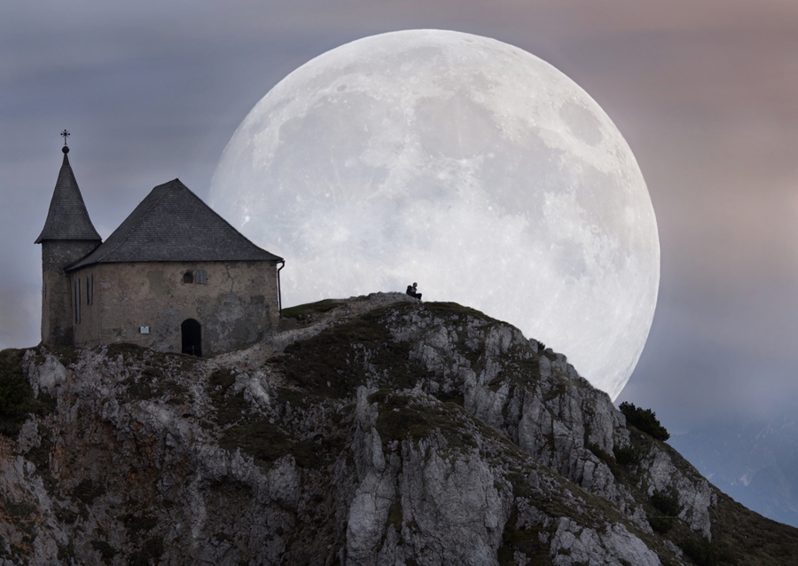 Vollmond am Berg Dobratsch