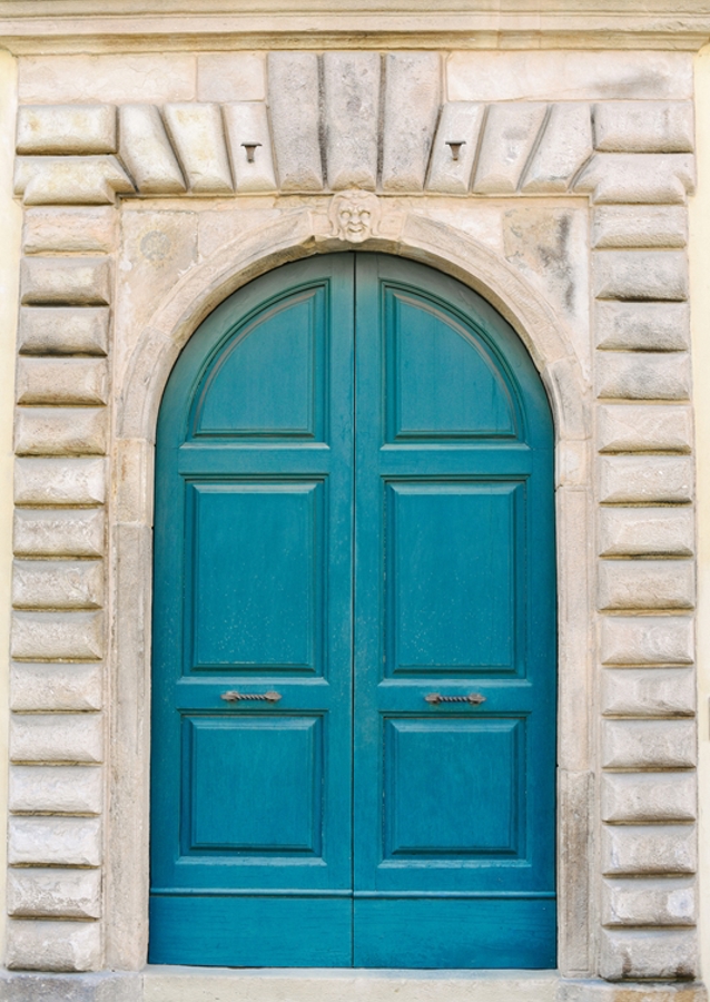 Türkiz ajtó Luccában, Olaszország