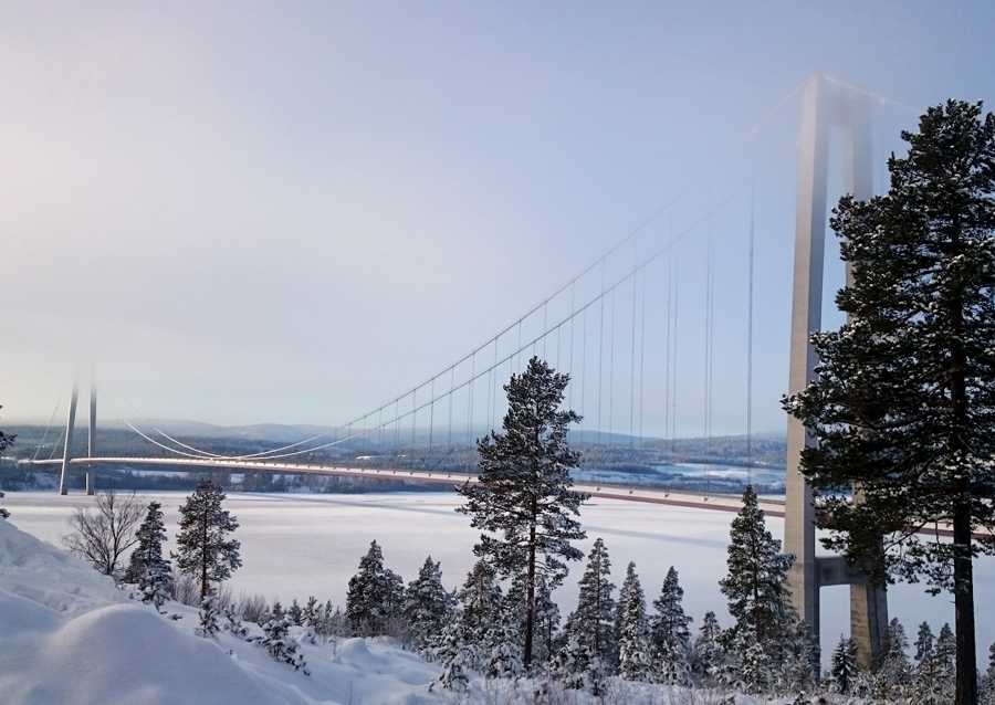 HØJKYSTBROEN I WINTERDIS