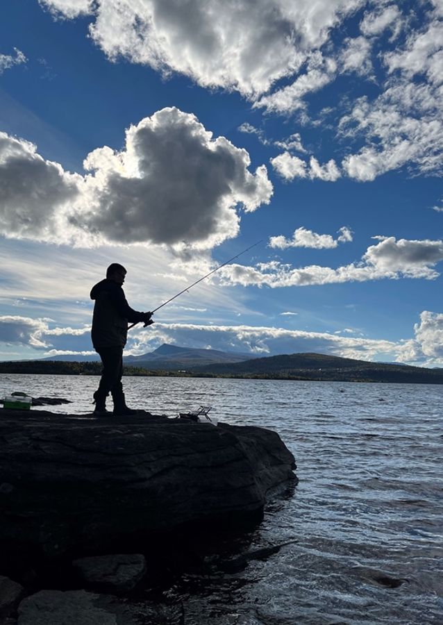El gran pescador en las montañas