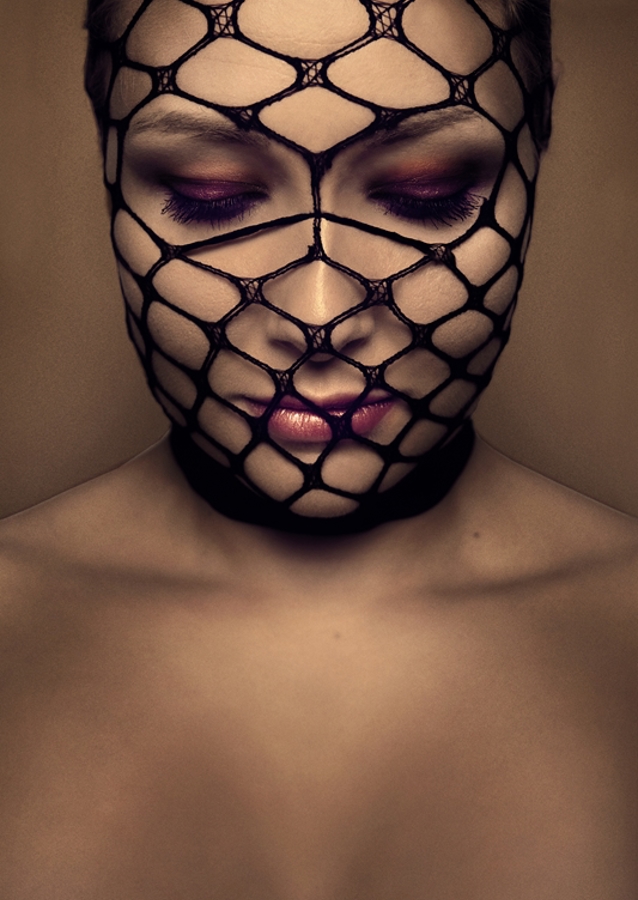 Mystisk kvinna i nät