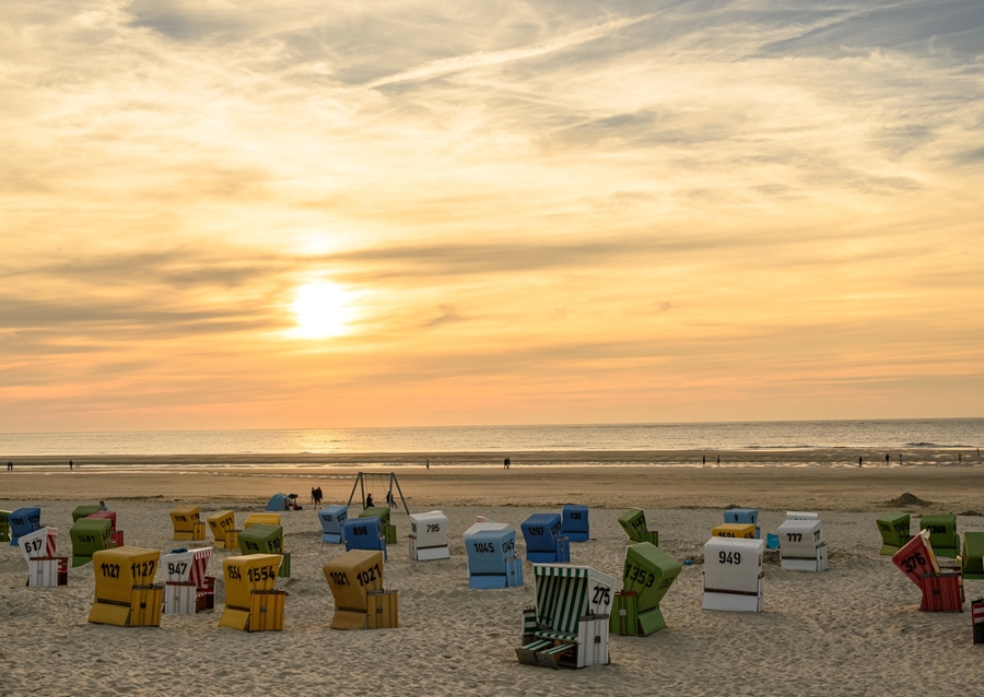 Naplemente a tenger mellett