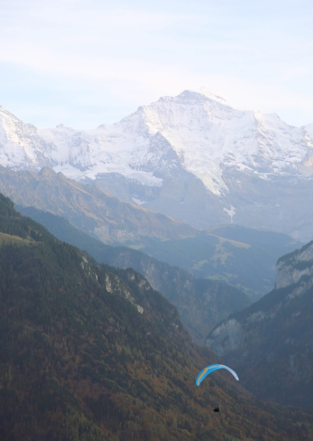 Paraglading across the Alps