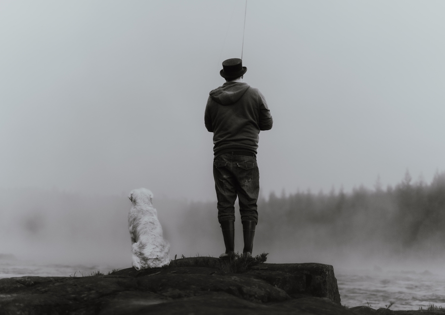 Beste Freunde auf einem Angelausflug