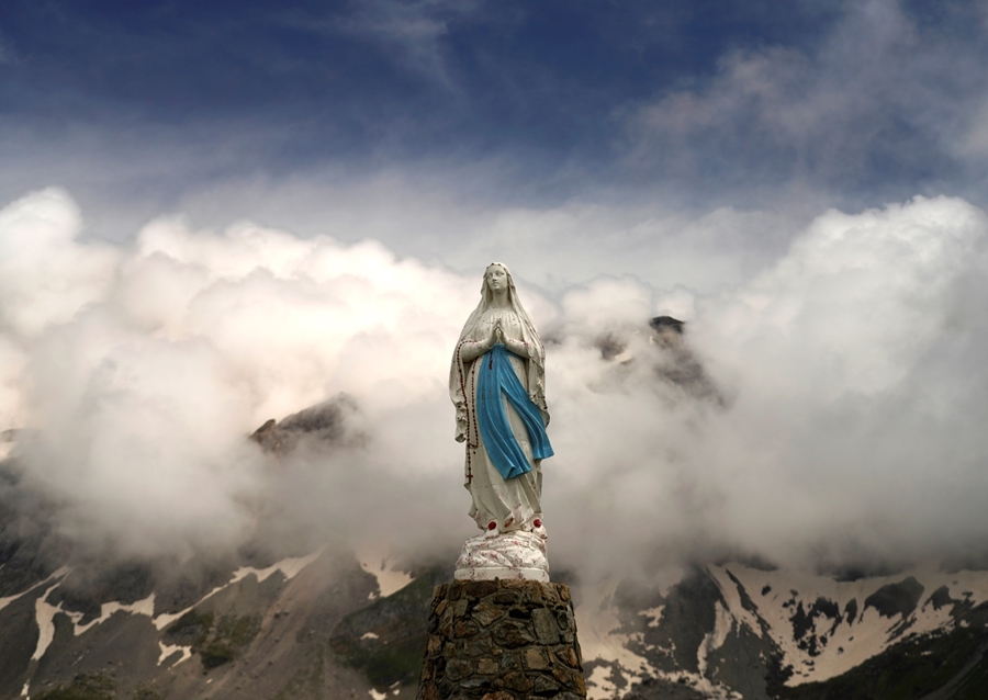 Madonna La Vierge, Pyrénées