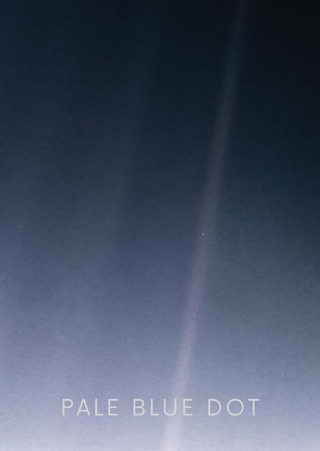 Bledě modrý tečkovaný plakát