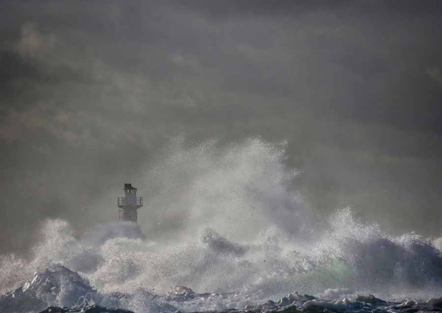 Stormen omfavner fyret