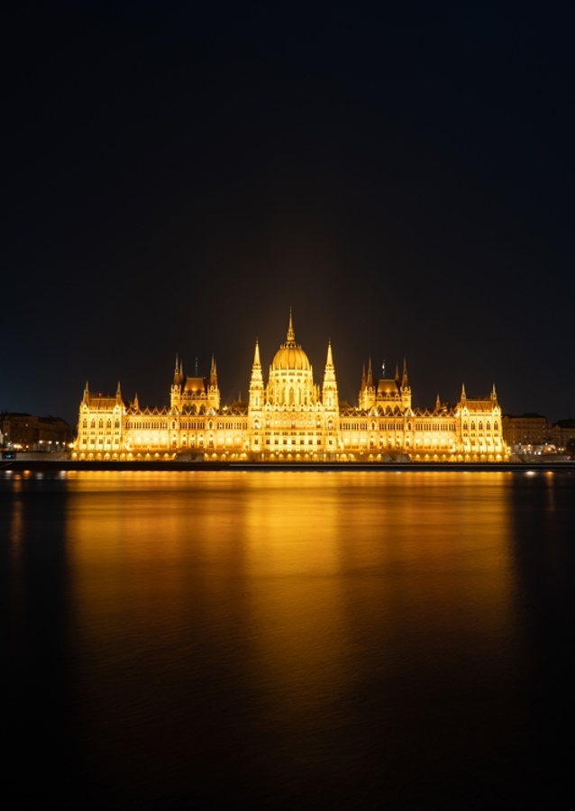 Parlament Budapešť v noci