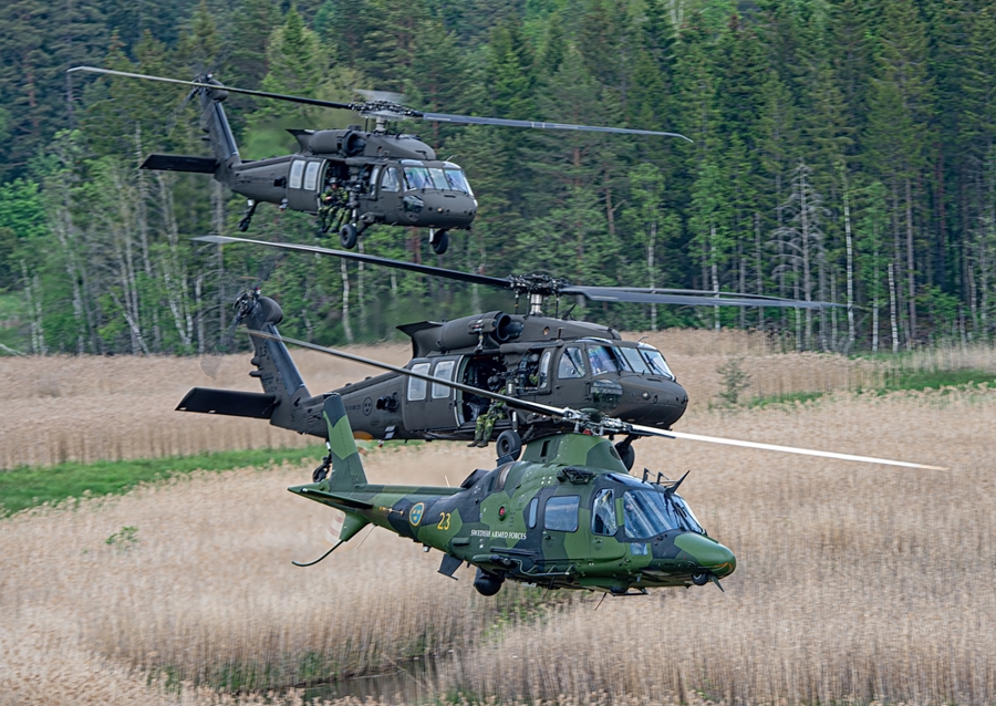 Blackhawk og A109 formation