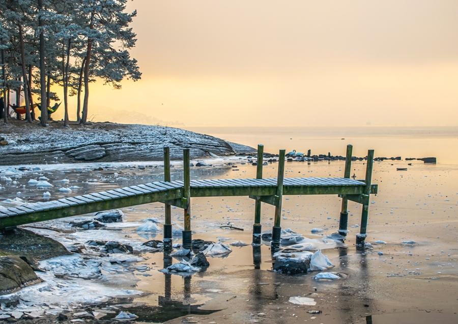Tramonto invernale nel mare ghiacciato