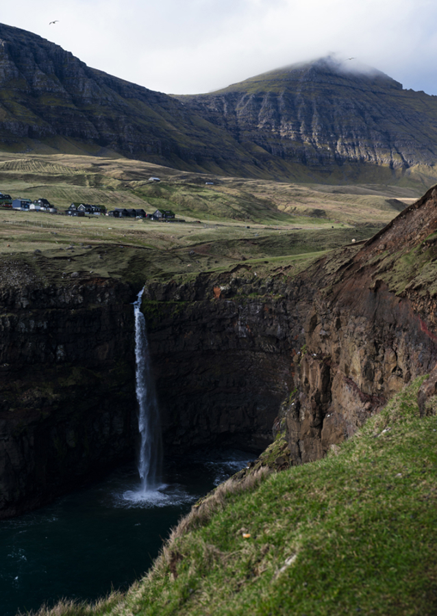 Faerská hora a vodopád