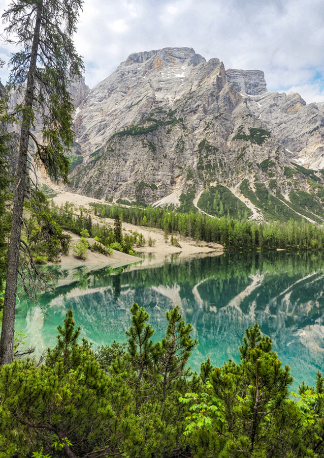 Tranquil Reflections: A Serene Mountain Lake Landscape