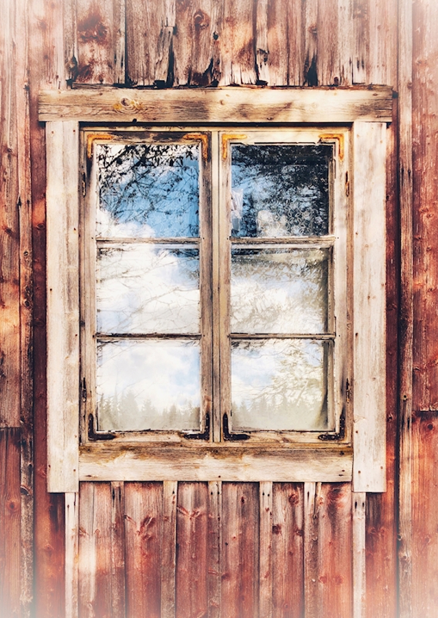 Okno na červené chatě