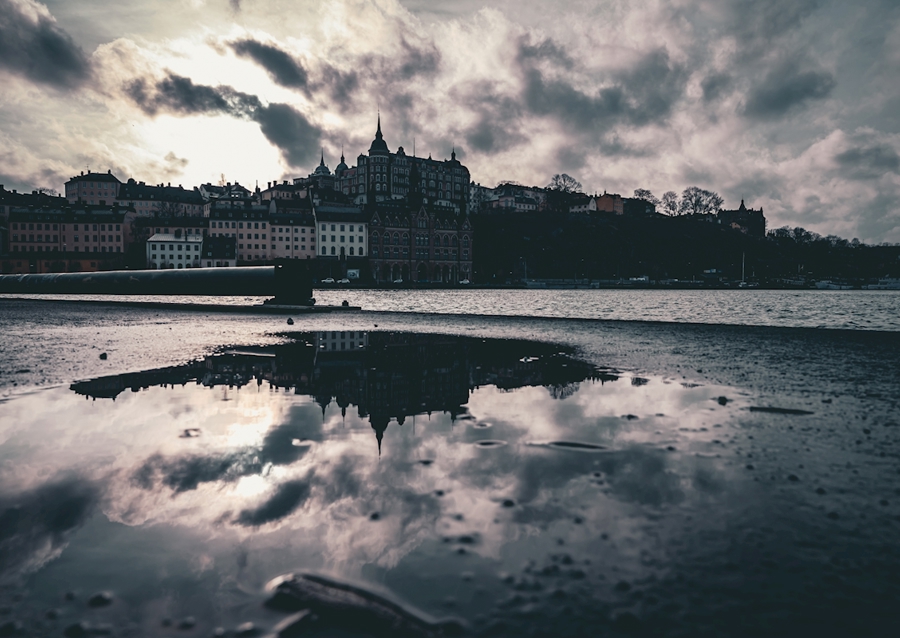 Söder Mälarstrand reflects
