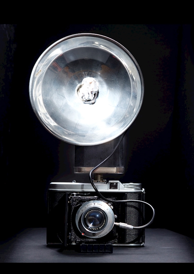 Vintage-kamera salamalla