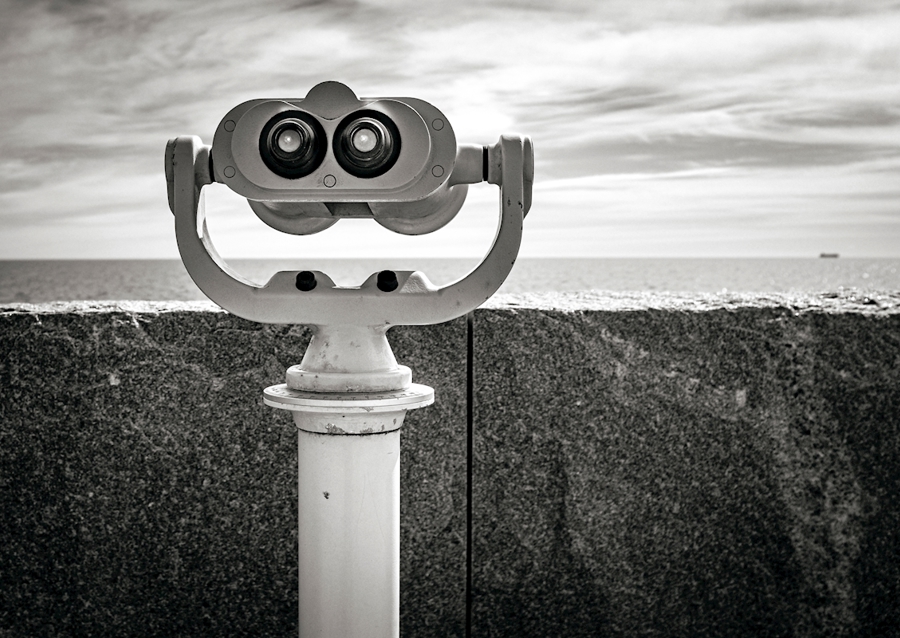 Eyes facing the sea