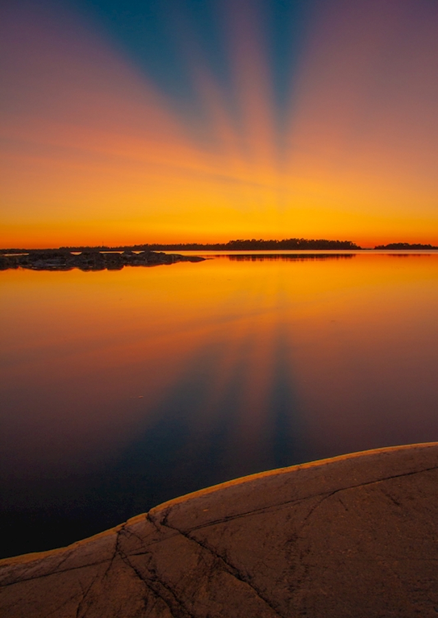 Abendliche Reflexion im Archipel
