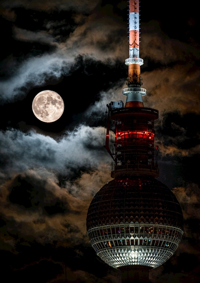 Vollmond am Fernsehturm