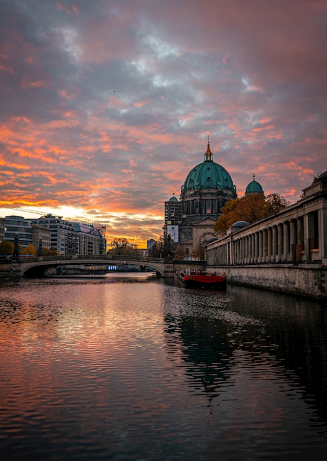 Berliner Dom Morgenrot
