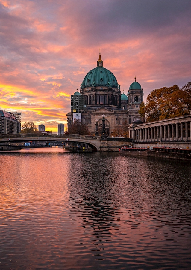 Berliner Dom Morgenrot
