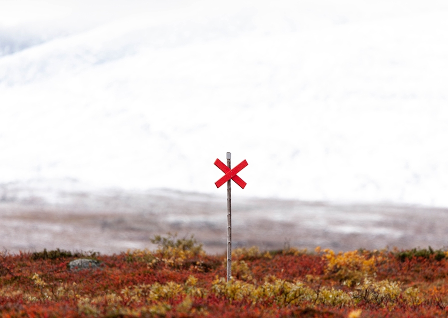 A Swedish winter trail sign