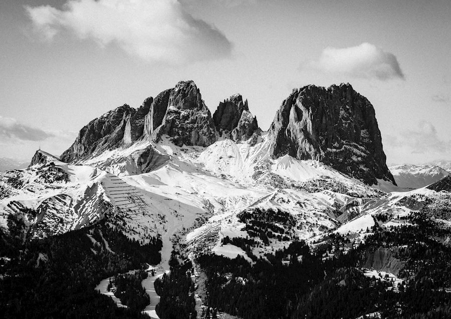 Dolomity v černé a bílé