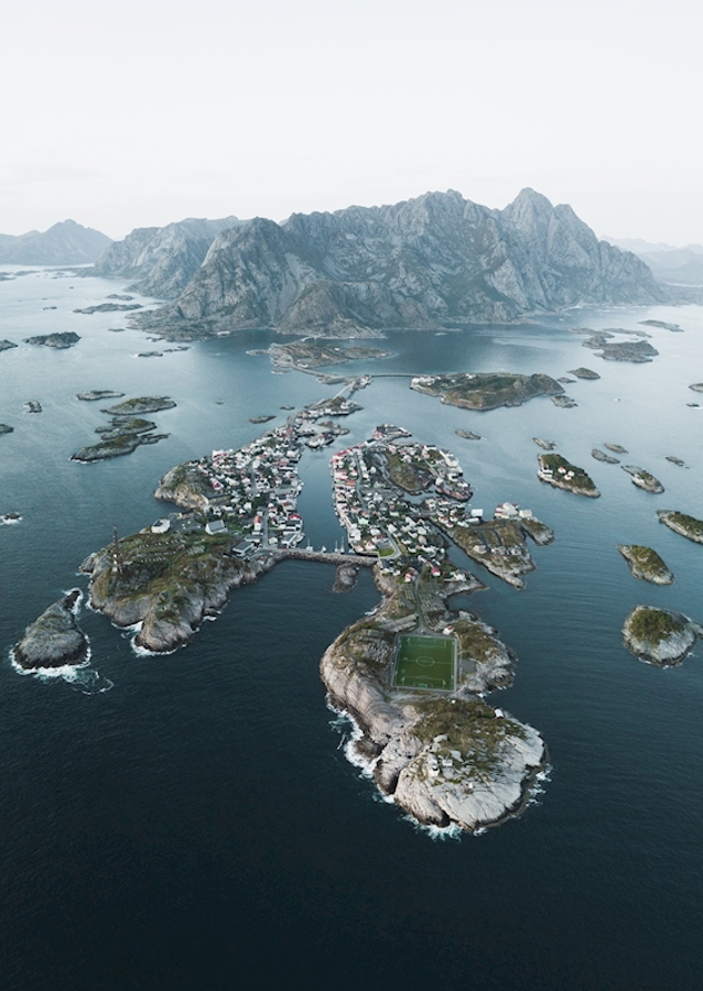 Fußballfeld Lofoten Norwegen