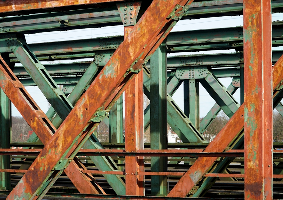 Rostige Eisenbahnbrücke