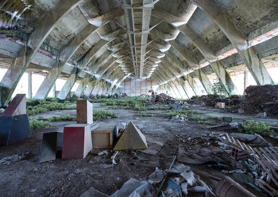 Verfall Beton Halle Lost place