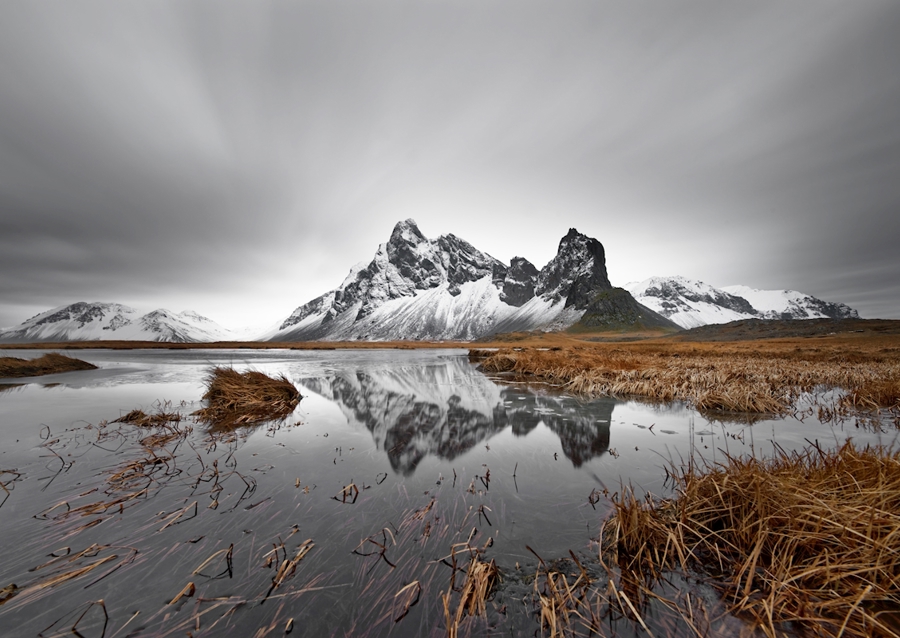 Bergkette mit Spiegelung