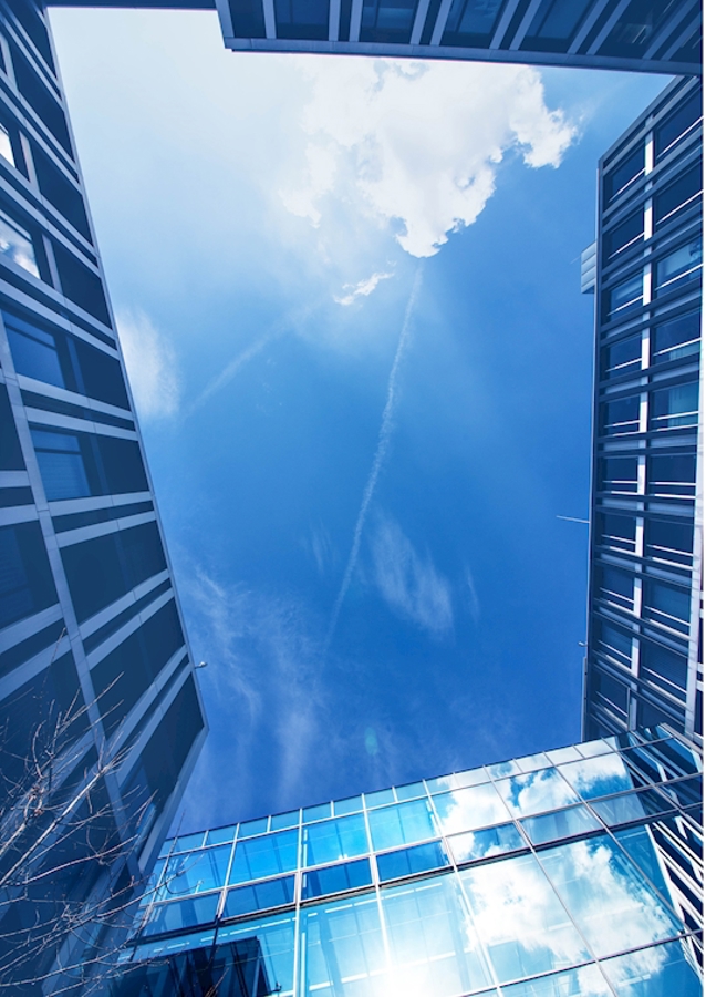 Blauer Himmel Hamburgban