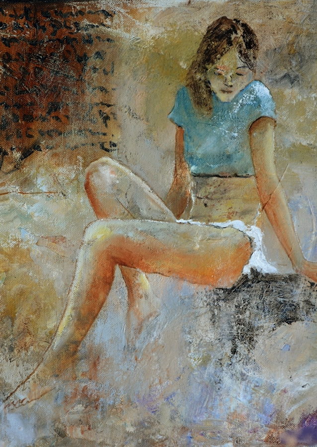 Giovane ragazza seduta