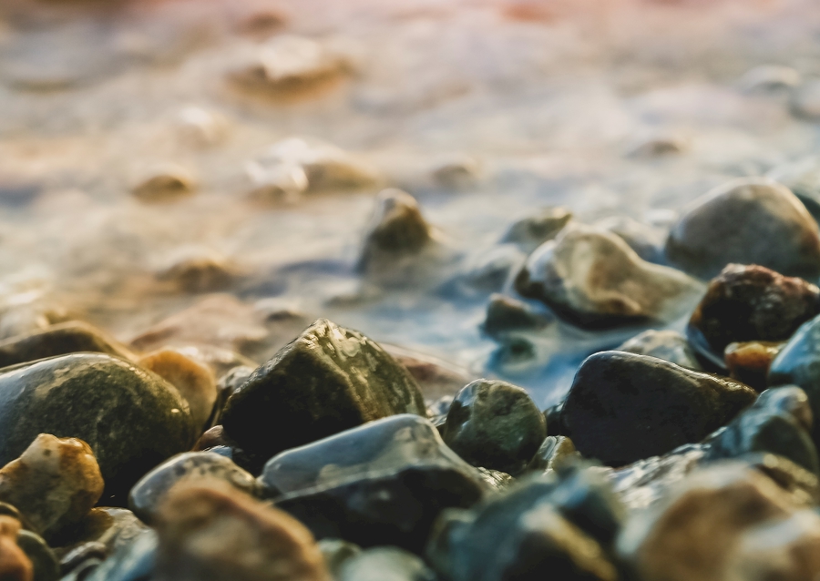 Parfois, il se précipite